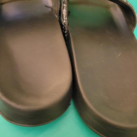 AND1 MENS SLIDES - Picture 3 of 4